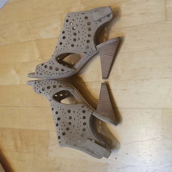 Ivanka Trump Buckle Slingback Peep-Toe Suede Leather Heels Size 7..5 - Picture 5 of 12